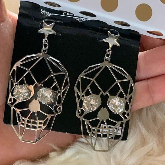 HALLOWEEN Bling Skeleton Dangle Star Accent Earrings NWT Silver Color - Picture 4 of 6